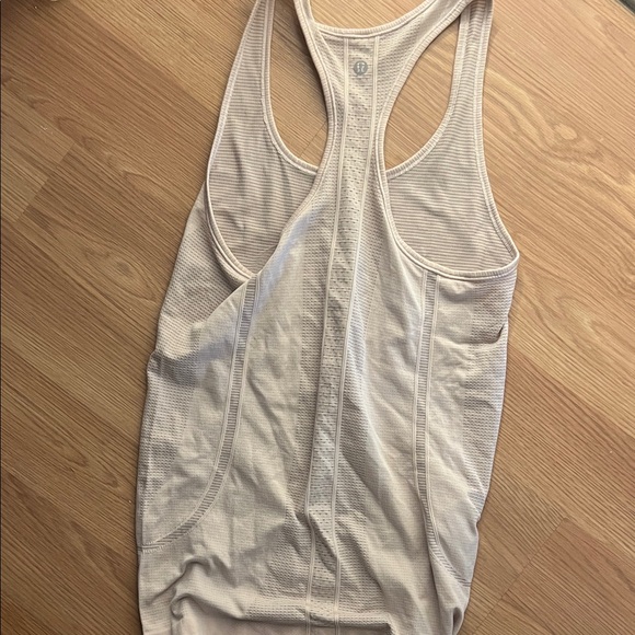 🚨Brand New LULULEMON SWIFTLY TECH Cream Racerback Top🚨 - Picture 1 of 2